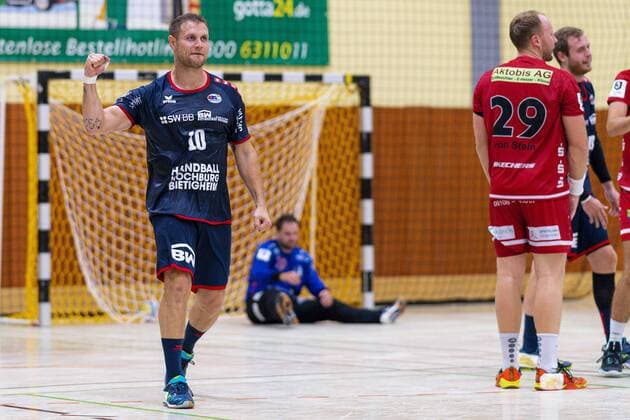 Rodgau, Deutschland 17. August 2019 DHB Pokal - 19 20 - SG BBM Bietigheim vs. HSG Rodgau Nieder-Roden Michael Kraus (SG BBM Bietigheim) Jubel Freude Emotion Torjubel Torschuetze Torschütze, Torhueter Marco Rhein am Boden (Rodgau) Rodgau Deutschland