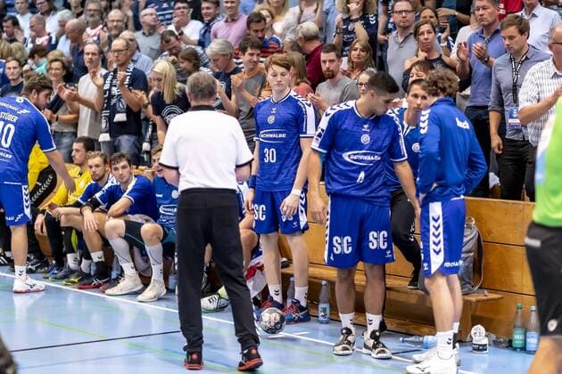 Tom Kiesler (Nr. 30, VfL Gummersbach), Yonatan Dayan (Nr. 4, VfL Gummersbach) sind niedergeschlagen deprimiert enttaeuscht nach der Niederlage. VfL Gummersbach vs. VfL Luebeck-Schwartau, Handball, DHB Pokal, 17.08.19 Luebeck Schleswig-Holstein Germany Copyright: xAgentur54Gradx xFelixxKoenigx