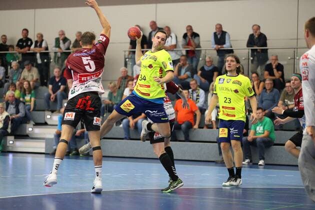 Oke Kohnagel (HC EMpor Rostock 34) gegen Tobias Frank (Oranienburger HC 5)(links) GER, Handball, DHB Pokal, 1. Runde, Halbfinale 1, HC Empor Rostock gegen Oranienburger HC, 17.08.2019 Minden Copyright: xEIBNER JanxStrohdiekx EP_JSK
