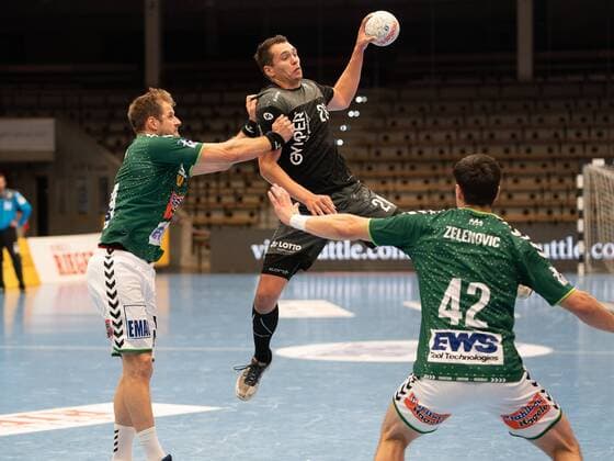 28 Robin Egelhof (TuS 04 Dansenberg) gegen 44 Kresimir Kozina (Frisch Auf Goeppingen), Frisch Auf Goeppingen vs. TuS 04 Dansenberg, DHB Pokal, Handball, Herren, 17.08.2019 Frisch Auf Goeppingen vs. TuS 04 Dansenberg, DHB Pokal, Handball, Herren, 17.08.2019 Goeppingen Copyright: xEIBNER Michael_Schmidtx EP_MST