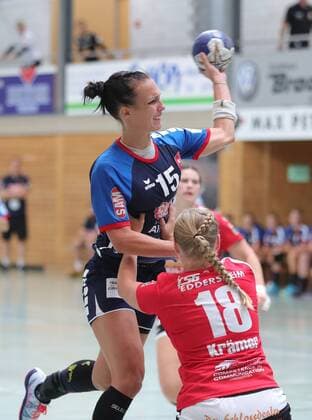 Skoda Cup in Allensbach. SG H2 Ku Herrenberg - TSG Eddersheim 21:19. Szimonetta Gera-Toepelt links ( SG H2 ) gegen Julia Kraemer (TSG). Skoda Cup in Allensbach. SG H2 Ku Herrenberg - TSG Eddersheim Allensbach Copyright: xEIBNER PeterxPisax EP_EER