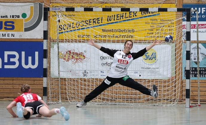 Skoda Cup in Allensbach. SG H2 Ku Herrenberg - TSG Eddersheim 21:19. SG Torhueterrin Laura Waldenmaier , links Franziska Feick (TSG). Skoda Cup in Allensbach. SG H2 Ku Herrenberg - TSG Eddersheim Allensbach Copyright: xEIBNER PeterxPisax EP_EER