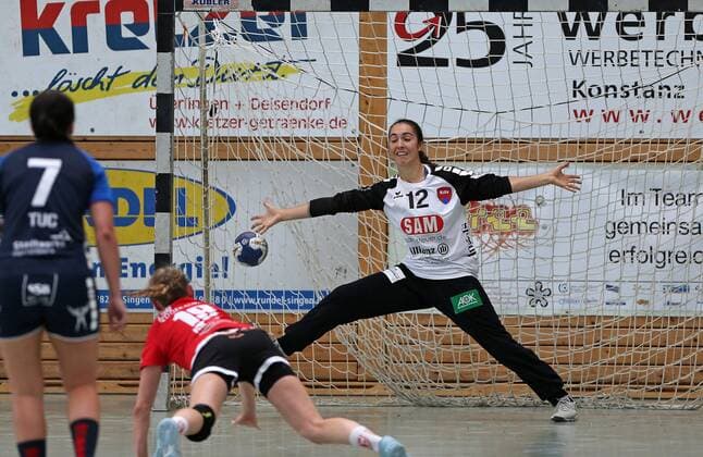 Skoda Cup in Allensbach. SG H2 Ku Herrenberg - TSG Eddersheim 21:19. V.l. Caroline Tuc ( SG H2 ), Franziska Feick (TSG) und Laura Waldenmaier ( SG H2 ) Skoda Cup in Allensbach. SG H2 Ku Herrenberg - TSG Eddersheim Allensbach Copyright: xEIBNER PeterxPisax EP_EER