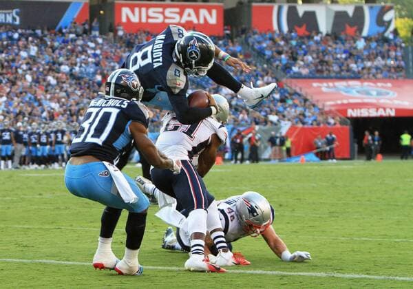 NASHVILLE, TN - AUGUST 17: Tennessee Titans quarterback Marcus Mariota (8) dives for the end zone on a two-point conversion attempt during a preseason game between the Tennessee Titans and New England Patriots on August 17, 2019, at Nissan Stadium in Nashville, Tennessee. (Photo by Matthew Maxey Icon Sportswire) NFL, American Football Herren, USA AUG 17 Preseason - Patriots at Titans Icon1908217004