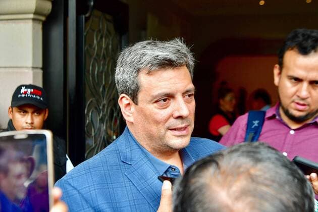 August 17, 2019: EUM20190817DEP13.JPG .CIUDAD DE MEXICO. DeathDeceso-Jose Napoles.- 17 de agosto de 2019. El exboxeador cubano-mexicano Jose Ãngel Mantequilla Napoles, fallecido el viernes, fue velado en compania de su familia y amigos en una funeraria ubicada en la capital del pais. En la imagen Mauricio Sulaiman, presidente del Consejo Mundial de Boxeo. Foto: Agencia EL UNIVERSALHugo GarciaEELG Latin News: August 17, 2019 Copyright: xElxUniversalx