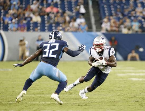 NASHVILLE, TN - AUGUST 17: Tennessee Titans defender David Fluellen (32) tries to tackle New England Patriots running back Damien Harris (37) during a preseason game between the Tennessee Titans and New England Patriots on August 17, 2019, at Nissan Stadium in Nashville, Tennessee. (Photo by Matthew Maxey Icon Sportswire) NFL, American Football Herren, USA AUG 17 Preseason - Patriots at Titans Icon1908217031
