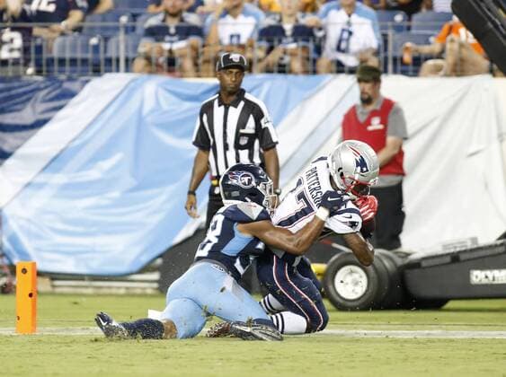 NASHVILLE, TN - AUGUST 17: New England Patriots receiver Damoun Patterson (17) catches a touchdown during a preseason game between the Tennessee Titans and New England Patriots on August 17, 2019, at Nissan Stadium in Nashville, Tennessee. (Photo by Matthew Maxey Icon Sportswire) NFL, American Football Herren, USA AUG 17 Preseason - Patriots at Titans Icon1908217032