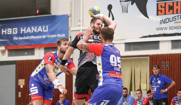 17.08.2019, xmgx, Handball DHB Pokal, ThSV Eisenac - HC Erlangen II v.l. Justin Mürköster (Eisenach) Nico Büdel (Erlangen) Alexander Saul (Eisenach) Hanau Hessen Deutschland (DEU)
