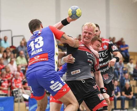 17.08.2019, xmgx, Handball DHB Pokal, ThSV Eisenac - HC Erlangen II v.l. Duje Miljak (Eisenach) Sebastian Firnhaber (Erlangen) Hanau Hessen Deutschland (DEU)