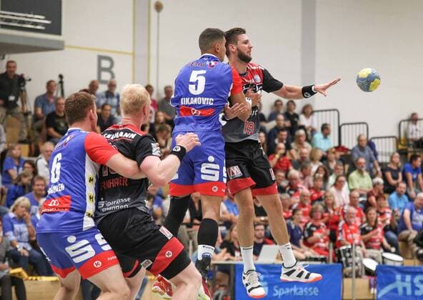17.08.2019, xmgx, Handball DHB Pokal, ThSV Eisenac - HC Erlangen II v.l. Adrian Wöhler (Eisenach) Sebastian Firnhaber (Erlangen) Luka Kikanovia (Eisenach)Sime Ivic (Erlangen) Hanau Hessen Deutschland (DEU)
