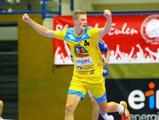 In Jubelpose: Aron Czako (Konstanz) Handball DHB-Pokal 2019 20 EHV Aue - HSG Konstanz 27:25 am 17.8.2019 EHV Aue - HSG Konstanz