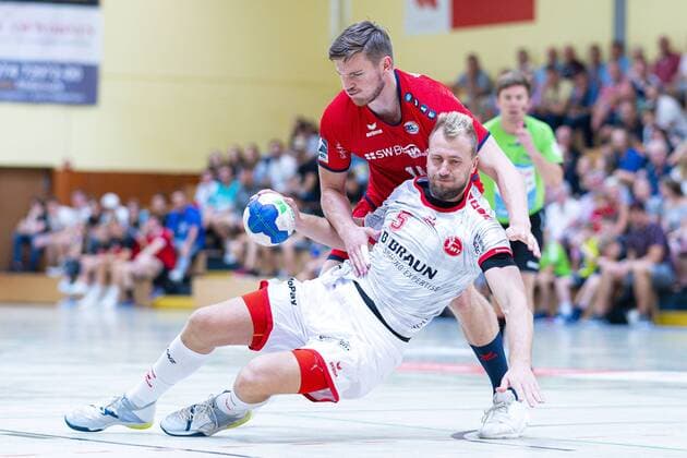 Rodgau, Deutschland 18. August 2019 DHB Pokal - 19 20 - MT Melsungen vs. SG BBM Bietigheim Julius Kühn Kuehn (Melsungen), Vetle Ronningen (SG BBM Bietigheim) Rodgau Deutschland