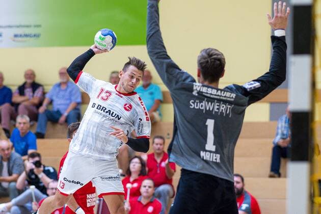 Rodgau, Deutschland 18. August 2019 DHB Pokal - 19 20 - MT Melsungen vs. SG BBM Bietigheim v.li. Yves Kunkel (Melsungen), Torhueter Jonas Maier (SG BBM Bietigheim) Rodgau Deutschland