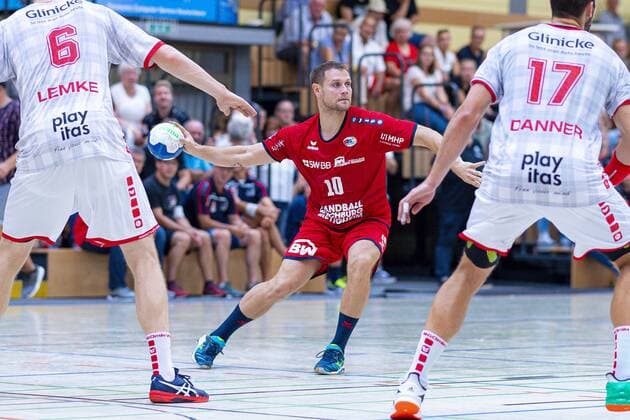 Rodgau, Deutschland 18. August 2019 DHB Pokal - 19 20 - MT Melsungen vs. SG BBM Bietigheim v.li. Finn Lemke (Melsungen), Michael Kraus (SG BBM Bietigheim), Felix Danner (Melsungen) Rodgau Deutschland