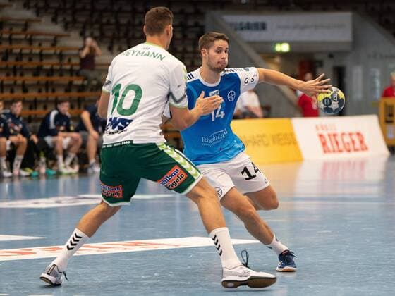 14 Ian Hüter (TSV Bayer Dormagen) gegen 10 Sebastian Heymann (Frisch Auf Goeppingen), Frisch Auf Goeppingen vs. TSV Bayer Dormagen, DHB Pokal, Handball, Herren, 18.08.2019 Frisch Auf Goeppingen vs. TSV Bayer Dormagen, DHB Pokal, Handball, Herren, 18.08.2019 Goeppingen Copyright: xEIBNER Michael_Schmidtx EP_MST