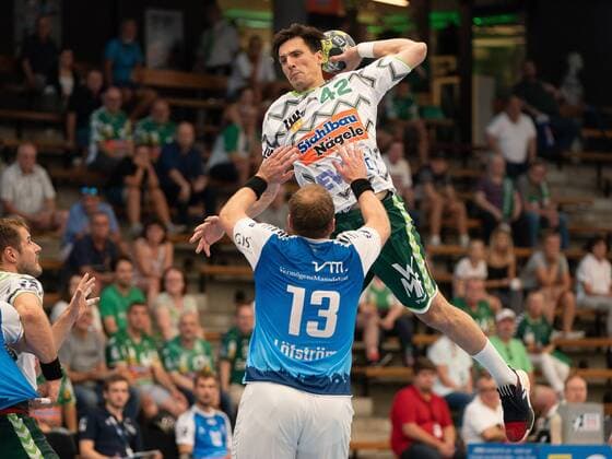 42 Nemanja Zelenovic (Frisch Auf Goeppingen) gegen 13 Carl Loefstroem (TSV Bayer Dormagen), Frisch Auf Goeppingen vs. TSV Bayer Dormagen, DHB Pokal, Handball, Herren, 18.08.2019 Frisch Auf Goeppingen vs. TSV Bayer Dormagen, DHB Pokal, Handball, Herren, 18.08.2019 Goeppingen Copyright: xEIBNER Michael_Schmidtx EP_MST
