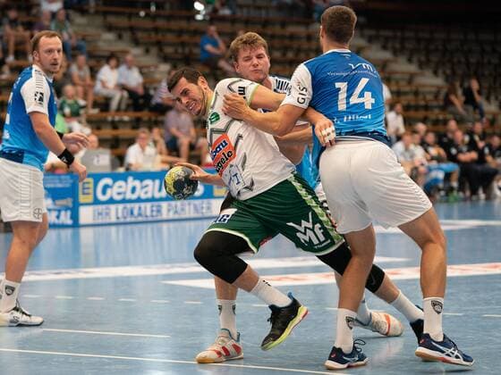 19 Ivan Sliskovic (Frisch Auf Goeppingen) gegen 8 Andre Meuser (TSV Bayer Dormagen) und 14 Ian Hüter (TSV Bayer Dormagen), Frisch Auf Goeppingen vs. TSV Bayer Dormagen, DHB Pokal, Handball, Herren, 18.08.2019 Frisch Auf Goeppingen vs. TSV Bayer Dormagen, DHB Pokal, Handball, Herren, 18.08.2019 Goeppingen Copyright: xEIBNER Michael_Schmidtx EP_MST