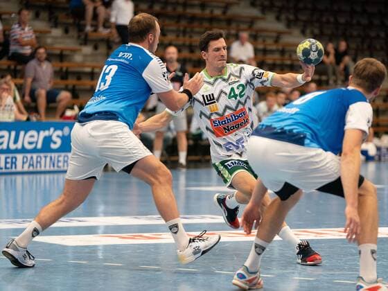 42 Nemanja Zelenovic (Frisch Auf Goeppingen) gegen 13 Carl Loefstroem (TSV Bayer Dormagen), Frisch Auf Goeppingen vs. TSV Bayer Dormagen, DHB Pokal, Handball, Herren, 18.08.2019 Frisch Auf Goeppingen vs. TSV Bayer Dormagen, DHB Pokal, Handball, Herren, 18.08.2019 Goeppingen Copyright: xEIBNER Michael_Schmidtx EP_MST