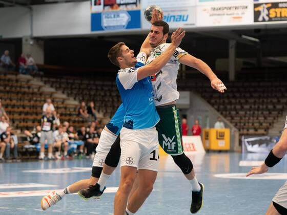19 Ivan Sliskovic (Frisch Auf Goeppingen) gegen 14 Ian Hüter (TSV Bayer Dormagen), Frisch Auf Goeppingen vs. TSV Bayer Dormagen, DHB Pokal, Handball, Herren, 18.08.2019 Frisch Auf Goeppingen vs. TSV Bayer Dormagen, DHB Pokal, Handball, Herren, 18.08.2019 Goeppingen Copyright: xEIBNER Michael_Schmidtx EP_MST