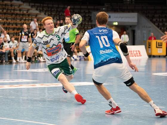 3 Nicolai Theilinger (Frisch Auf Goeppingen) gegen 10 Benjamin Richter (TSV Bayer Dormagen), Frisch Auf Goeppingen vs. TSV Bayer Dormagen, DHB Pokal, Handball, Herren, 18.08.2019 Frisch Auf Goeppingen vs. TSV Bayer Dormagen, DHB Pokal, Handball, Herren, 18.08.2019 Goeppingen Copyright: xEIBNER Michael_Schmidtx EP_MST