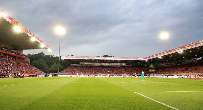 GER, 1.FBL, 1.FC UNION BERLIN VS. RB Leibzig 18.08.2019, Stadion an der Wuhlheide, Berlin, GER, 1.FBL, 1.FC UNION BERLIN VS. RB Leibzig, DFL regulations prohibit any use of photographs as image sequences and or quasi-video im Bild Unionfans (1.FC Union Berlin), Stadioninnenansicht