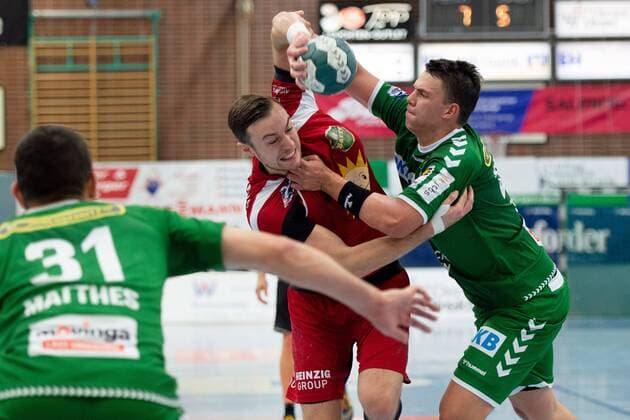 Spenge, Deutschland 18.08.2019: DHB-Pokal 1. Hauptrunde - 2019 2020 - TuS-N-Lübbecke vs. Füchse Berlin (M-R) Jo Gerrit Genz (Lübbecke), Michael Müller (Berlin) Spenge Nordrhein-Westfalen Deutschland Aqua Magica