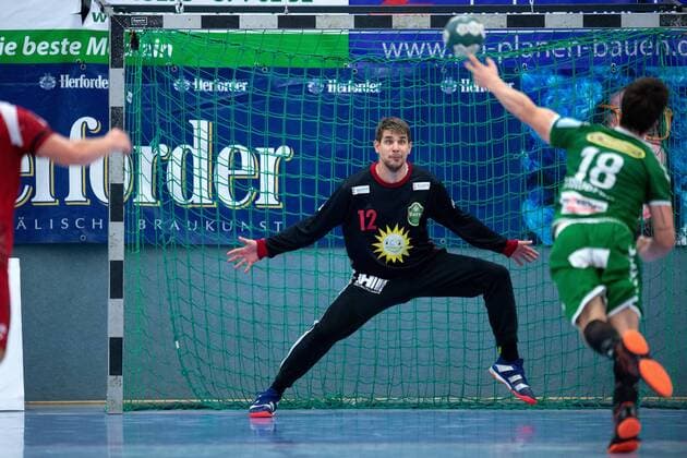Spenge, Deutschland 18.08.2019: DHB-Pokal 1. Hauptrunde - 2019 2020 - TuS-N-Lübbecke vs. Füchse Berlin (L-R) Peter Tatai (Lübbecke), Hans Lindberg (Berlin) Spenge Nordrhein-Westfalen Deutschland Aqua Magica