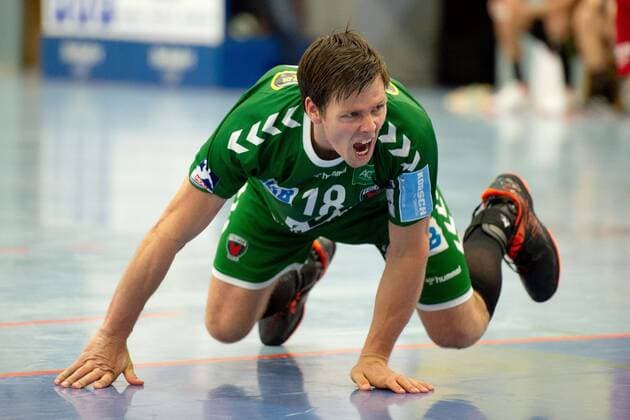 Spenge, Deutschland 18.08.2019: DHB-Pokal 1. Hauptrunde - 2019 2020 - TuS-N-Lübbecke vs. Füchse Berlin Hans Lindberg (Berlin) nach seinem letzten Siebenmeterwurf zum 23:21-Endstand Spenge Nordrhein-Westfalen Deutschland