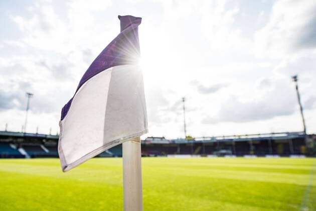 Fußball, Stadiongeschichte VfL Osnabrück 19.08.2019, xfux, Fussball 2.Bundesliga, VfL Osnabrueck - SV Darmstadt 98, emonline, emspor, v.l. Ansicht, Uebersicht Stadion an der Bremen Bruecke, Innenraum, Rasen, Spielfeld, Tribuene, Linie, Feld, Rasen, Himmel, Sonne, Lilia Weiß, Wolken (DFL DFB REGULATIONS PROHIBIT ANY USE OF PHOTOGRAPHS as IMAGE SEQUENCES and or QUASI-VIDEO) Osnabrueck
