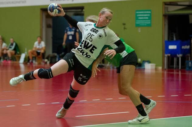 Carina Aselmeyer (VfL Oldenburg, 25) beim Wurf, Spielszene, Aktion, Action, 20.08.2019, Bremen (Deutschland), Handball, Testspiel Frauen, SV Werder Bremen - VfL Oldenburg