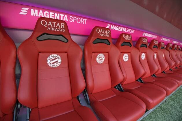 16.08.2019, Fussball 1. Bundesliga 2019 2020, 1.Spieltag, FC Bayern München - Hertha BSC Berlin, in der Allianzarena München. Die Sitze der Ersatzbank für die Spieler sind noch leer.