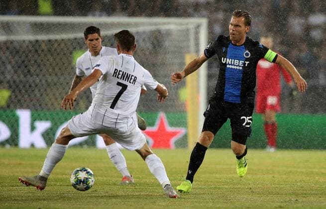 SOCCER - CL, play off, LASK vs Bruegge LINZ,AUSTRIA,20.AUG.19 - SOCCER - UEFA Champions League, play off, LASK vs FC Bruegge. Image shows Rene Renner (LASK) and Ruud Vormer (Bruegge). GEPAxpictures xWalterxLuger