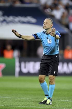 Sport Bilder des Tages CLUJ-NAPOCA: CFR CLUJ - SK Slavia Praha, UEFA Champions League Referee Cuneyt Cakir in action during the UEFA Champions League Play-Offs match between CFR Cluj and SK Slavia Praha 20 08 2019, Cluj-Napoca, ROMANIA Credit: ALEX NICODIM IMAGO Copyright: xALEXxNICODIMx
