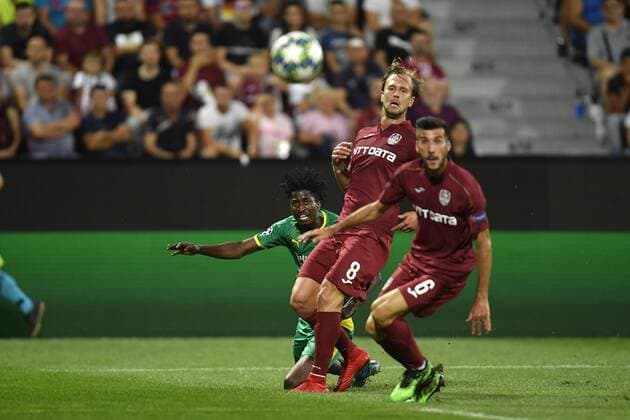 CLUJ-NAPOCA: CFR CLUJ - SK Slavia Praha, UEFA Champions League Peter Olayinka of SK Slavia Praha in action against Damjan Dokovic and Luis Aurelio of CFR Cluj during the UEFA Champions League Play-Offs match between CFR Cluj and SK Slavia Praha 20 08 2019, Cluj-Napoca, ROMANIA Credit: ALEX NICODIM IMAGO Copyright: xALEXxNICODIMx
