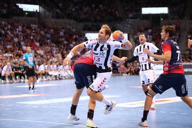 Steffen Weinhold (Kiel) holt zum Torwurf aus THW Kiel vs SG Flensburg-Handewitt, Handball, Pixum Super Cup, 21.08.2019 THW Kiel vs SG Flensburg-Handewitt, Handball, Pixum Super Cup, 21.08.2019 Duesseldorf Copyright: xEIBNER RenexWeissx EP_RWS