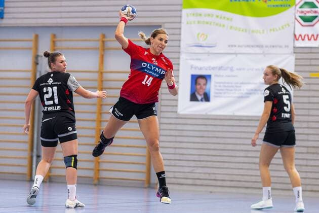 Schwieberdingen, Deutschland 21. August 2019 Testspiel - 19 20 - SG BBM Bietigheim vs. VfL Tigers Waiblingen v.li. Louisa De Bellis (Waiblingen), Karolina Kudlacz-Gloc (Bietigheim), Ann Kynast (Bietigheim) Schwieberdingen Baden-Württemberg Deutschland