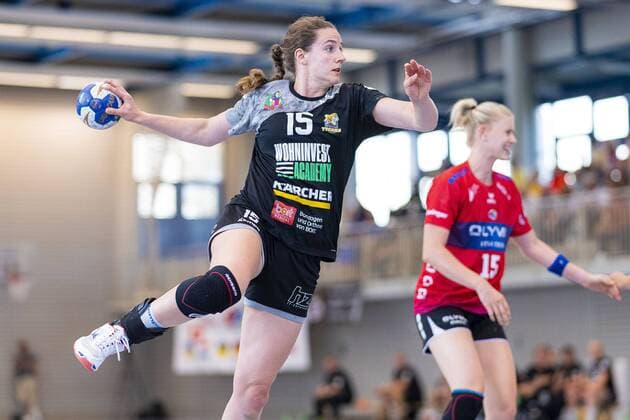 Schwieberdingen, Deutschland 21. August 2019 Testspiel - 19 20 - SG BBM Bietigheim vs. VfL Tigers Waiblingen v.li. Caren Hammer (Waiblingen), Kim Naidzinavicius (Bietigheim) Schwieberdingen Baden-Württemberg Deutschland