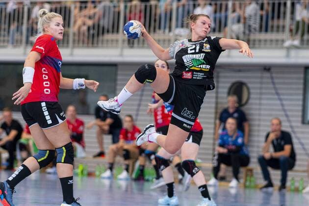 Schwieberdingen, Deutschland 21. August 2019 Testspiel - 19 20 - SG BBM Bietigheim vs. VfL Tigers Waiblingen v.li. Maren Aardahl (Bietigheim), Louisa De Bellis (Waiblingen) Schwieberdingen Baden-Württemberg Deutschland