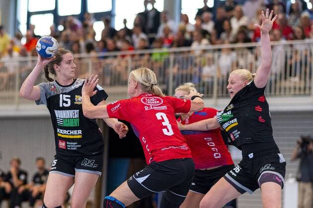 Schwieberdingen, Deutschland 21. August 2019 Testspiel - 19 20 - SG BBM Bietigheim vs. VfL Tigers Waiblingen v.li. Caren Hammer (Waiblingen), Maura Visser (Bietigheim), Vivien Jäger (Waiblingen) Schwieberdingen Baden-Württemberg Deutschland