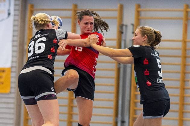 Schwieberdingen, Deutschland 21. August 2019 Testspiel - 19 20 - SG BBM Bietigheim vs. VfL Tigers Waiblingen v.li. Vivien Jäger (Waiblingen), Leonie Patorra (Bietigheim), Ann Kynast (Waiblingen) Schwieberdingen Baden-Württemberg Deutschland
