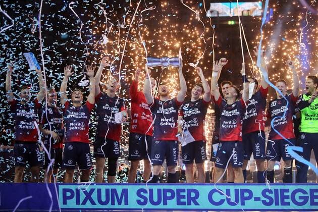 Flensburger Spieler feiern den Gewinn des Super-Cups THW Kiel vs SG Flensburg-Handewitt, Handball, Pixum Super Cup, 21.08.2019 THW Kiel vs SG Flensburg-Handewitt, Handball, Pixum Super Cup, 21.08.2019 Duesseldorf Copyright: xEIBNER RenexWeissx EP_RWS
