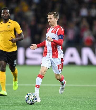 FUSSBALL CHAMPIONS LEAGUE SAISON 2019 2020 Play Off Hinspiel in Bern BSC Young Boys Bern - Roter Stern Belgrad 21.08.2019 Marko Marin (Roter Stern Belgrad) am Ball