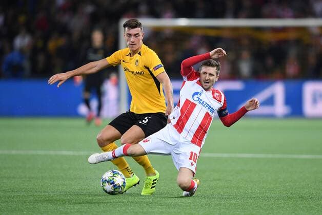 Sport Bilder des Tages FUSSBALL CHAMPIONS LEAGUE SAISON 2019 2020 Play Off Hinspiel in Bern BSC Young Boys Bern - Roter Stern Belgrad 21.08.2019 Marko Marin (re, Roter Stern Belgrad) gegen Cedric Zesiger (li, BSC Young Boys Bern)