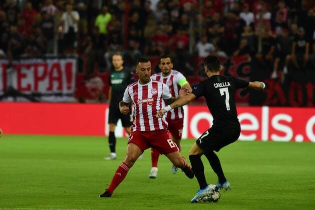 Greece: Olympiacos vs Krasnodar Cabella (no 7) of Krasnodar tries to avoid Guilherme (no 8) of Olympiacos. Piraeus Attiki Greece Stadio Georgics Karaiskakis  DimitriosxKarvountzis PacificxPress