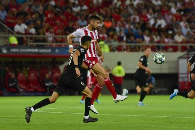 Greece: Olympiacos vs Krasnodar Bouchalakis (no 5) of Olympiacos, is passing the ball under pressure. Piraeus Attiki Greece Stadio Georgics Karaiskakis  DimitriosxKarvountzis PacificxPress