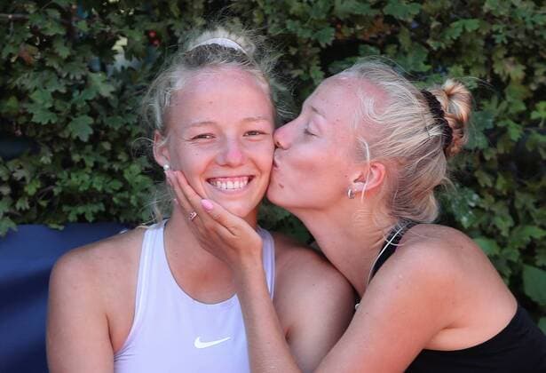 Sport Bilder des Tages Niederlage im Doppel, Tayisiya und Yana Morderger (GER)