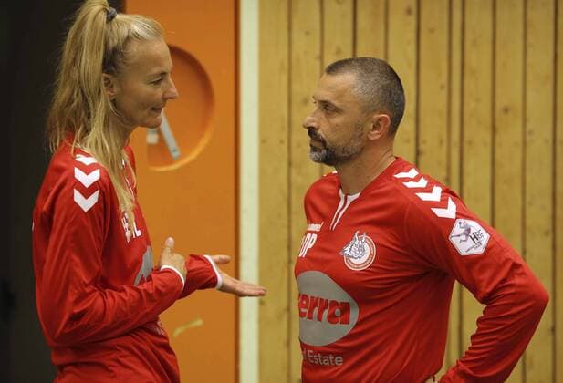 Foto : Trainer Dubravko Prelcec Rosengarten , links Co-Trainerin Christine Lindemann Handball Bundesliga Damen , Testspiel am Mi. 21.08.2019 BSV Buxtehude - Luchse Rosengarten *** Photo Coach Dubravko Prelcec Rosengarten , left Co Trainer Christine Lindemann Handball Bundesliga Women , Test match on Wed 21 08 2019 BSV Buxtehude Luchse Rosengarten