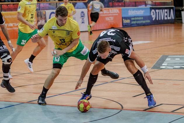 3. HBL Nord West, VFL Eintracht Hagen - HSG Bergische Panther, Hagen, 23.8.2019 Valentin Schmidt (Eintracht Hagen) & Henrik Heider (HSG Bergische Panther), VFL Eintracht Hagen - HSG Bergische Panther am 23.8.2019 in der Krollmann Arena, Hagen Copyright: xBEAUTIFULxSPORTS MarcxJungex