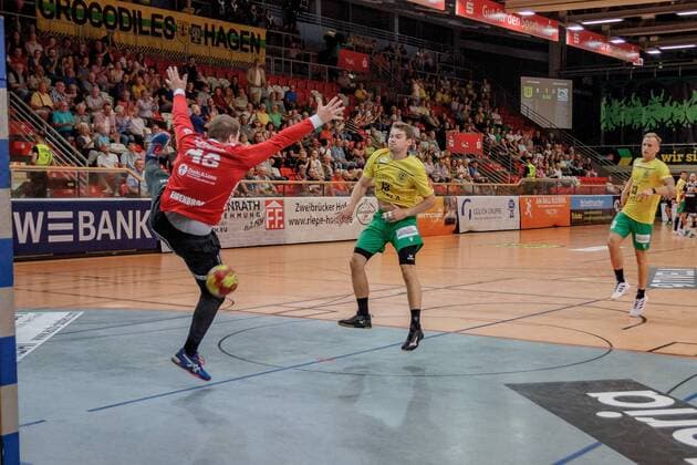 3. HBL Nord West, VFL Eintracht Hagen - HSG Bergische Panther, Hagen, 23.8.2019 Valentin Schmidt (Eintracht Hagen) & Robin Eigenbrod (HSG Bergische Panther), VFL Eintracht Hagen - HSG Bergische Panther am 23.8.2019 in der Krollmann Arena, Hagen Copyright: xBEAUTIFULxSPORTS MarcxJungex