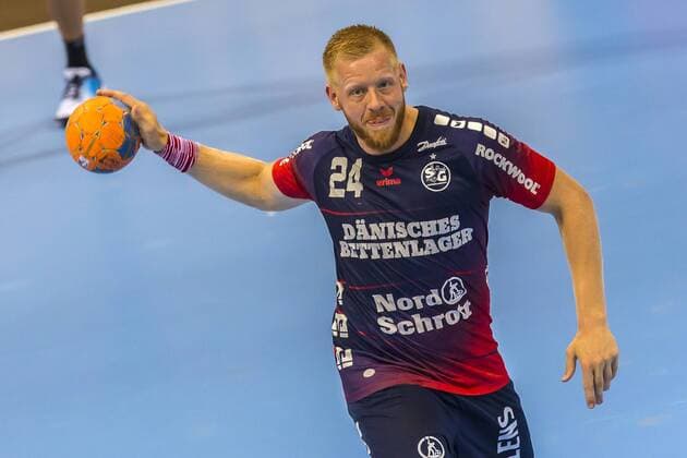 Handball - Pixum Supercup - SG Flensburg-Handewitt gegen THW Kiel am Mittwoch, 21. August 2019 im ISS Dome in Düsseldorf Jim Gottfridsson ( Flensburg-Handewitt ) am Ball Pixum Handball Supercup 2019